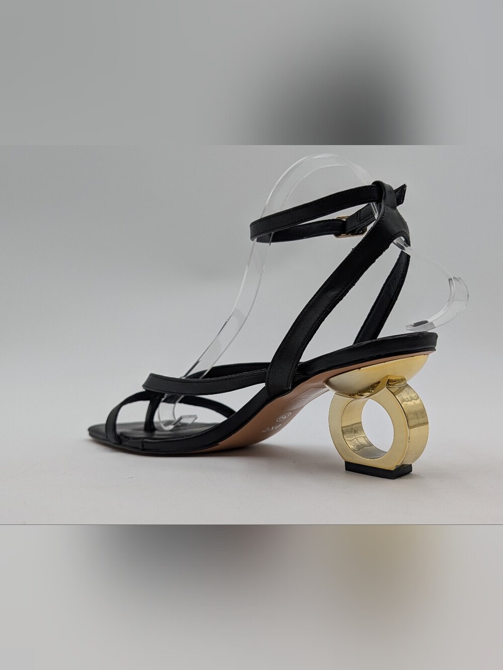 EXÉ Size 39 US 8 Genuine Black Leather With Gold-Tone Ring Heel Strappy Sandals - Picture 6 of 17